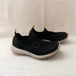 OOFOS OOmg Sport Slip On Low Recovery Shoe Sneakers Black White Sole Women 8.5